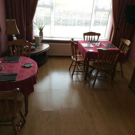 לינה וארוחת בוקר רוסקומון Riverside House מראה חיצוני תמונה